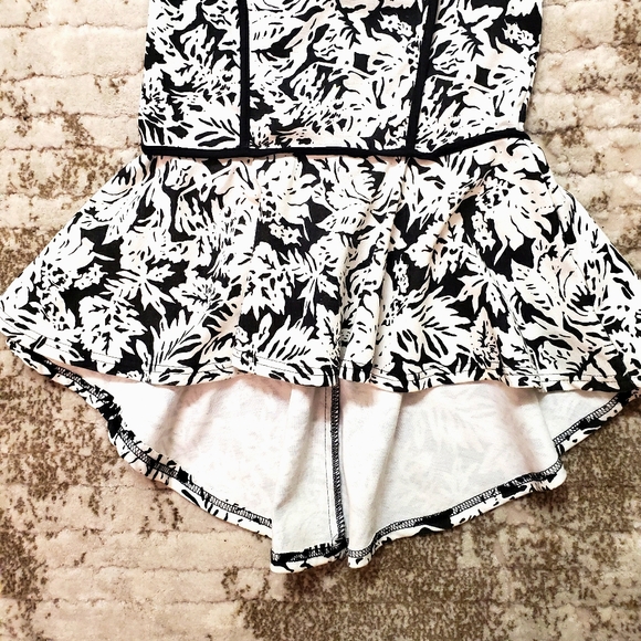 🍒2/$22 Floral Peplum Top - Picture 4 of 4